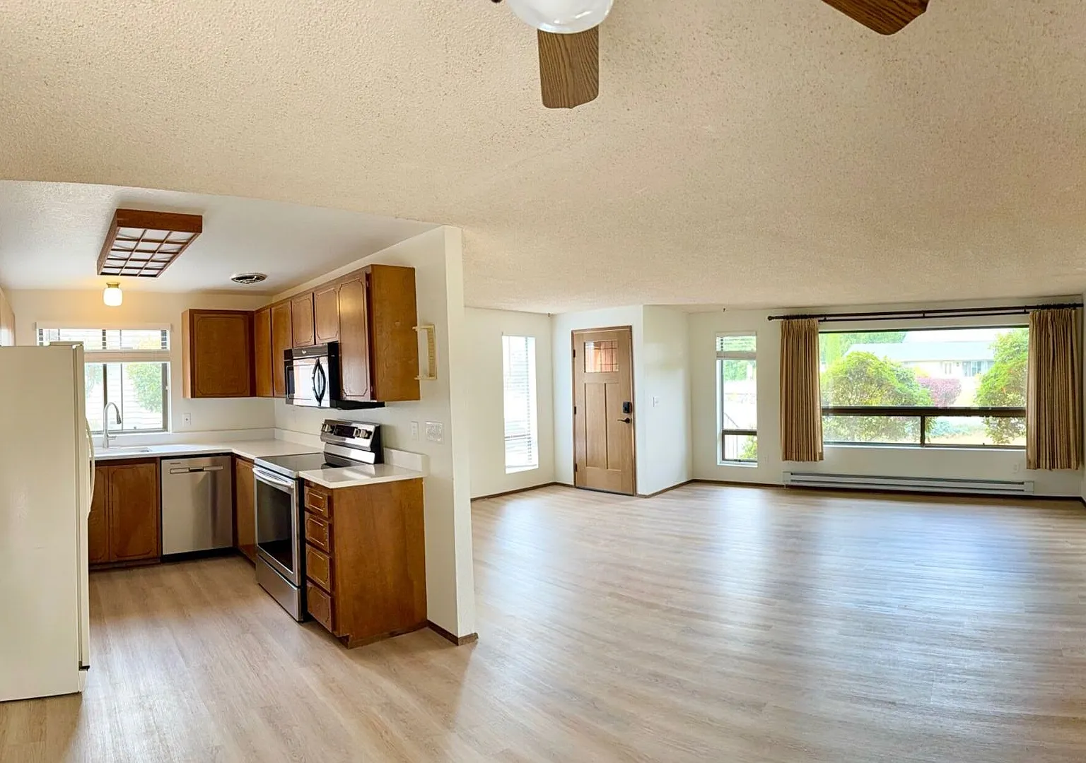 3 bed 2 bath in Everett — Photo 3