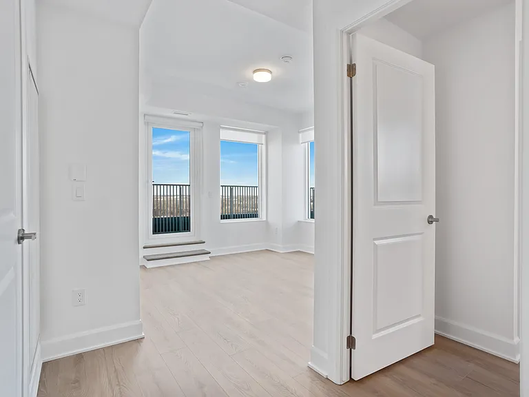 3240 William Coltson Ave — Photo 90