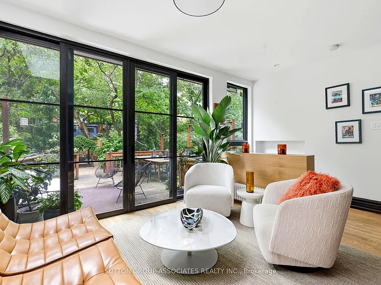 33 Albany Ave — Photo 1
