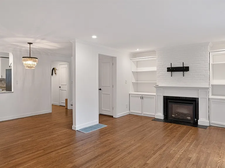 11 Oak St #48 — Photo 2