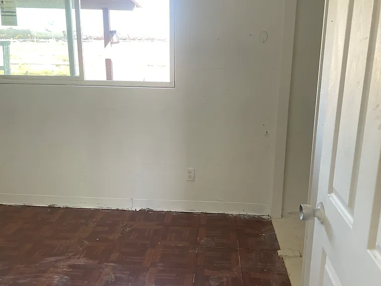 21281 Park Ave — Photo 10