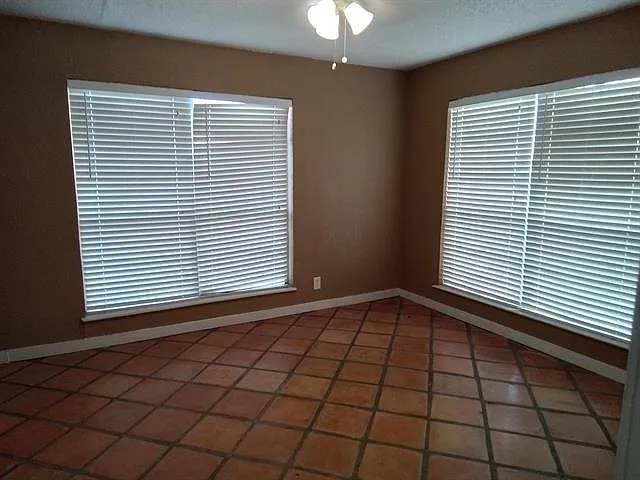 102 Edwards St — Photo 3