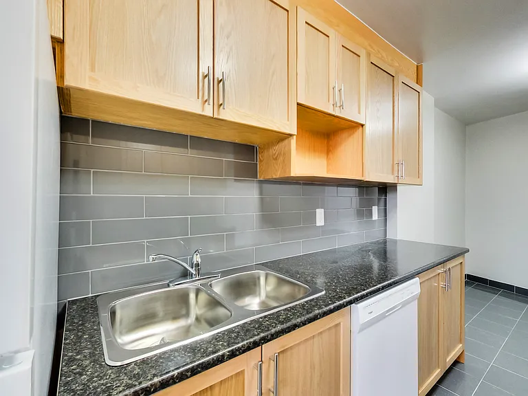 6000 Bathurst St — Photo 78