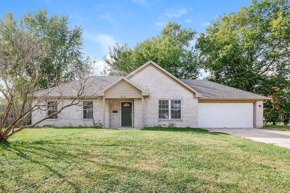3 bed, 2.0 bath, 1105 sqft, $1,870 — Photo 1