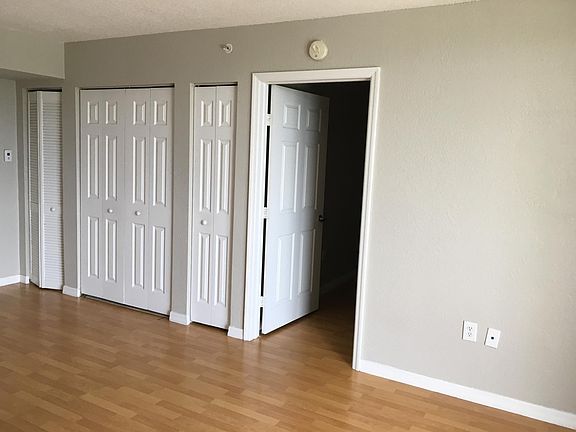 4th image of 816 NW 11th St #811