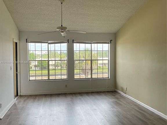 5th image of 6284 La Costa Dr APT L