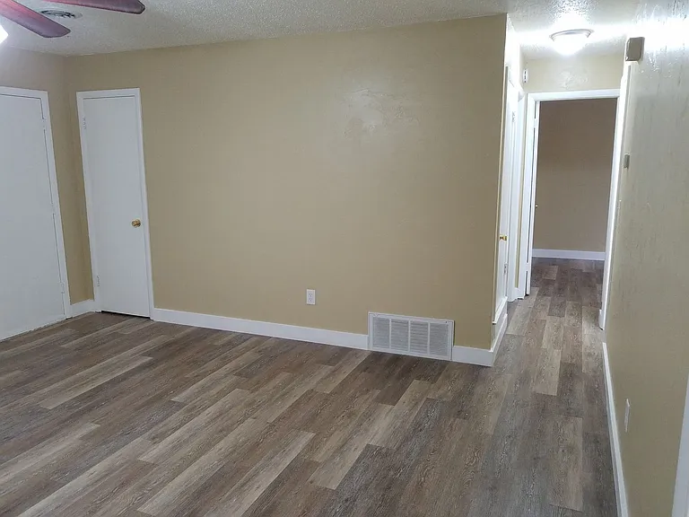 301 N University Dr #9 — Photo 14