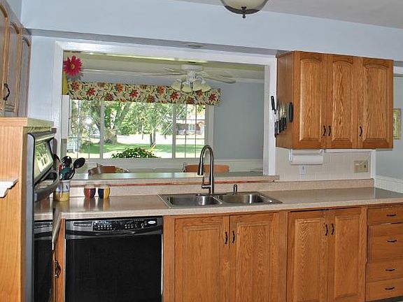 5th image of 1733 Vicki Ln