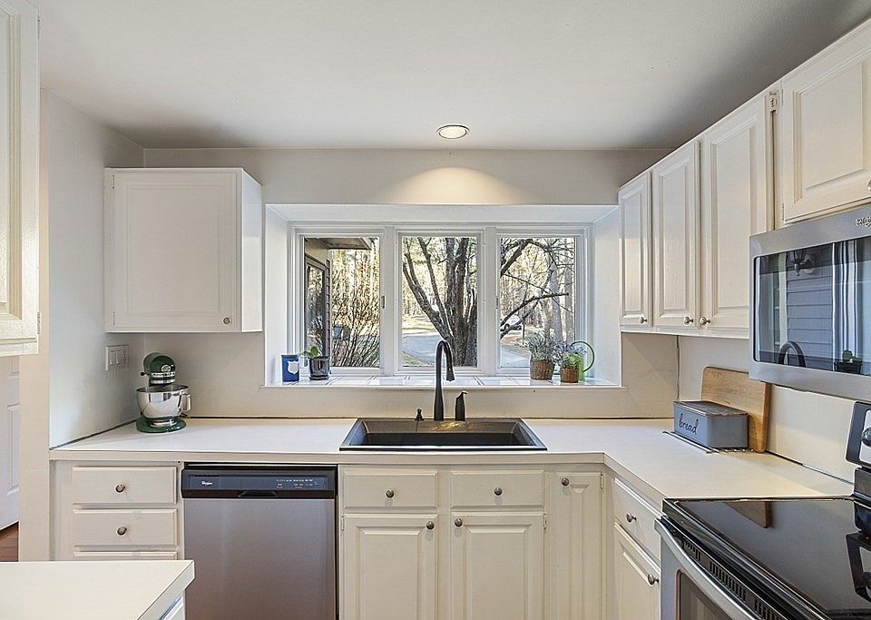 13 Woodridge Ln, Westford, MA 01886 Zillow