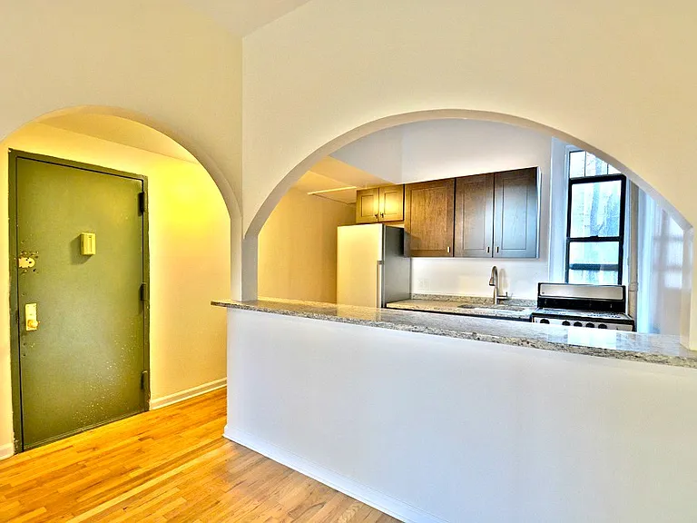 530 W 123rd St #2 — Photo 2