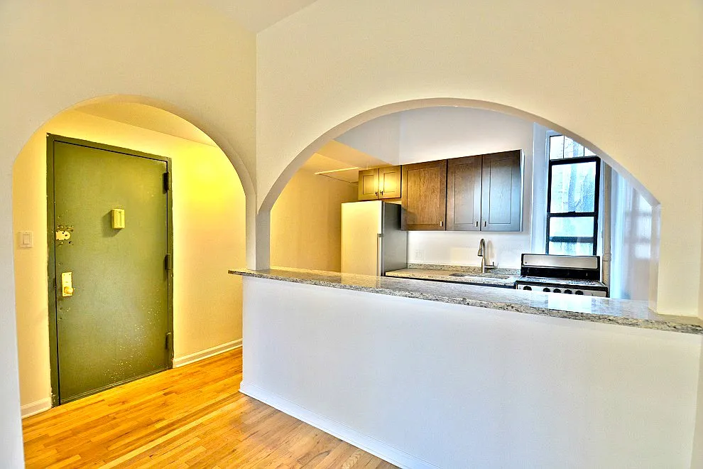 Building Photo - 530 W 123rd St #2