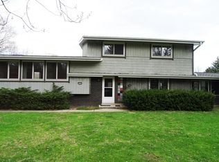 5640 S 92nd St, Hales Corners, WI 53130