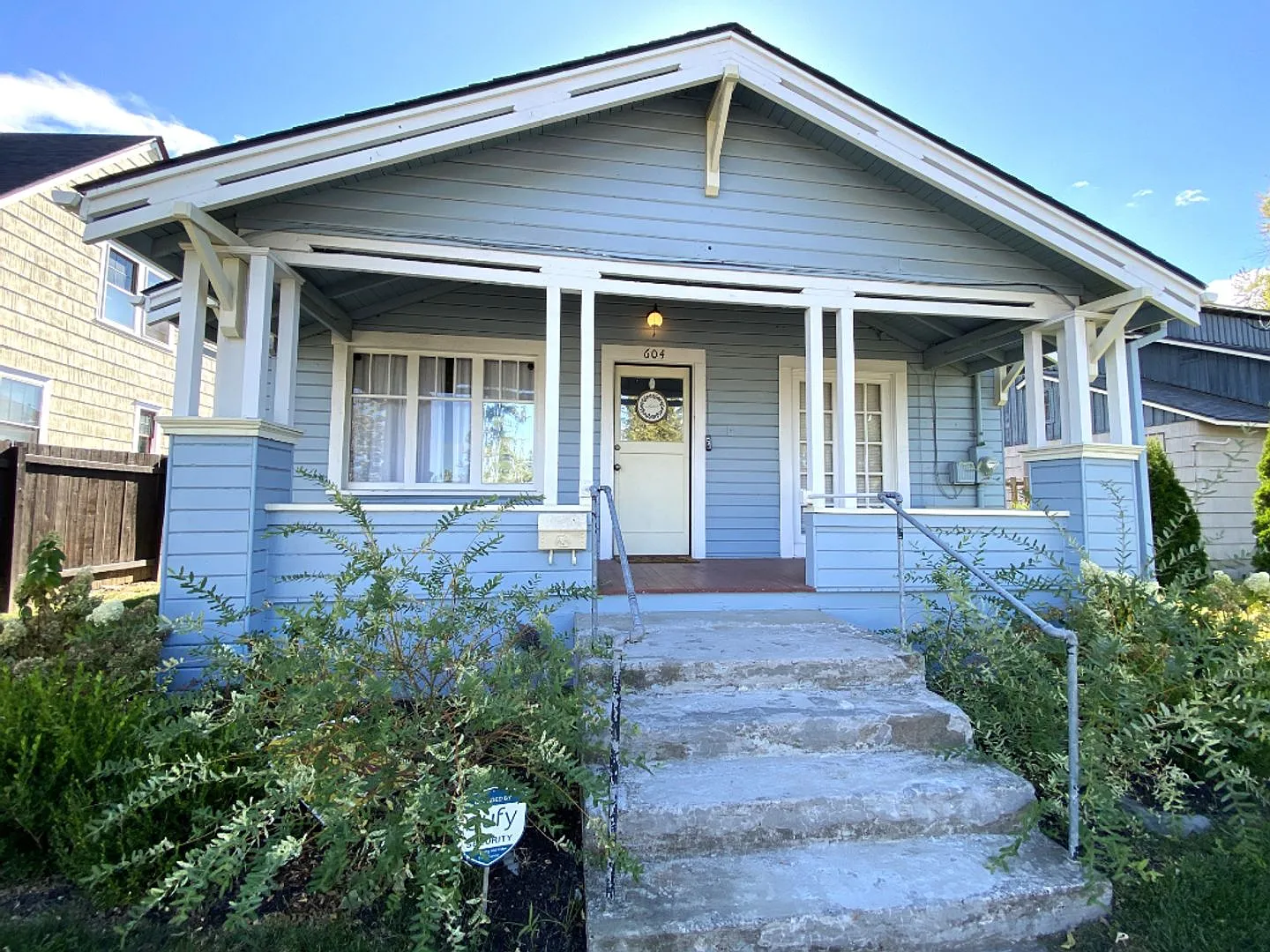 Craftsman Bungalow with Utilities — Photo 1