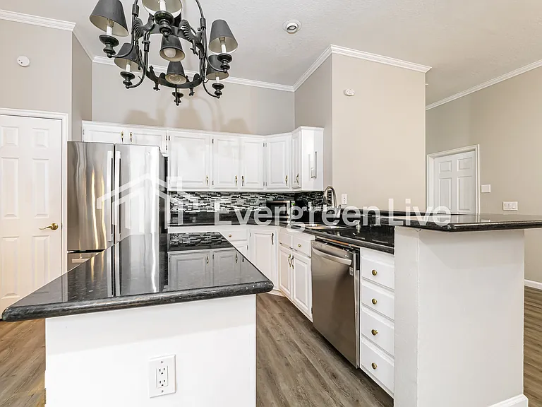 4904 Byron Cir — Photo 6