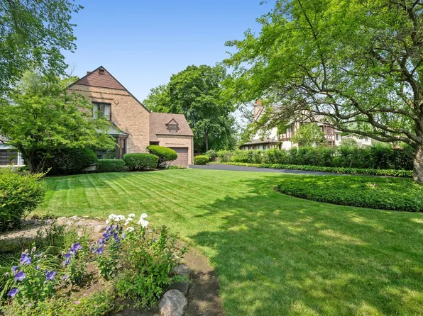 393 Sunset Ln, Glencoe, IL 60022