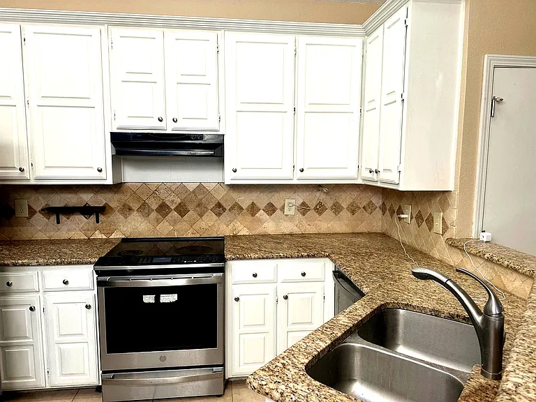 6304 Cupertino Trl — Photo 33