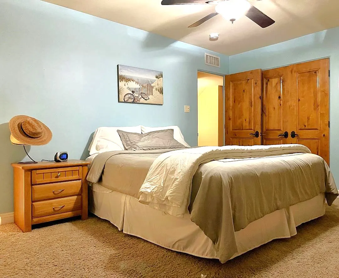 4 bed, 3.5 bath, 2469 sqft, $5,900 — Photo 3