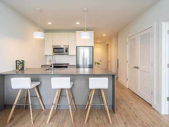5th image of 323 Pine St #11421111