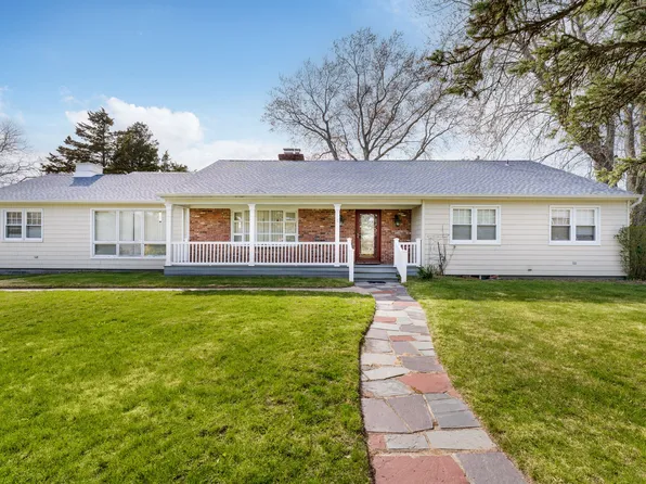 4 Hampton Harbor Ln, Hampton Bays, NY 11946