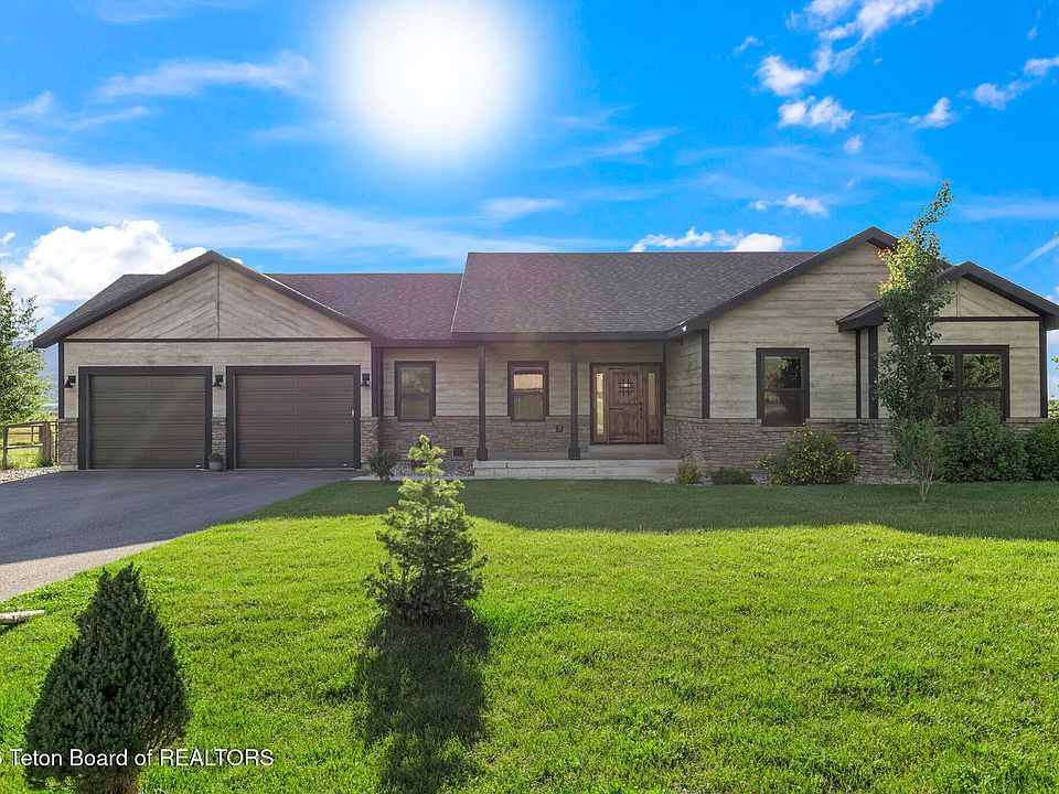 1st image of 1470 River Meadows Dr