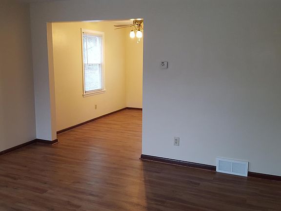 4th image of 212 Roberts St
