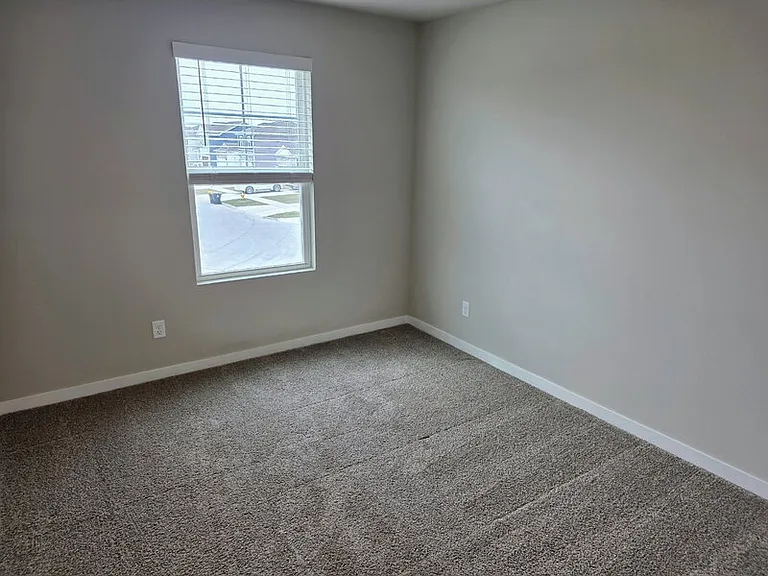 655 NW Williamsburg Ln — Photo 30