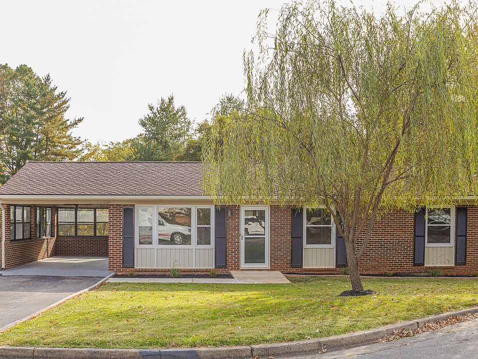 1st image of 720 Arcadia Cir