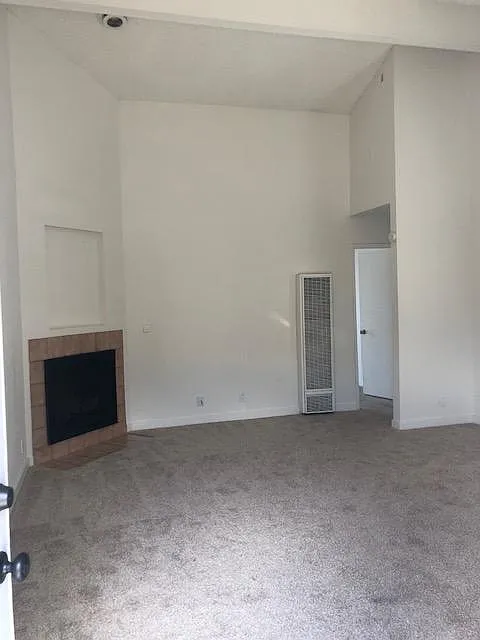 2 bed, 825 sqft, $2,645 — Photo 3