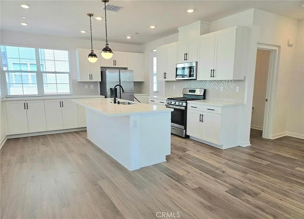2451 Hyde Paseo — Photo 4