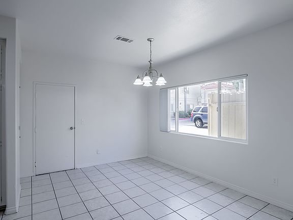 4th image of 242 Kennedy St #46312c2a9