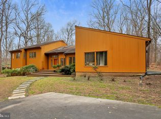 10114 Walker Woods Dr, Great Falls, VA 22066