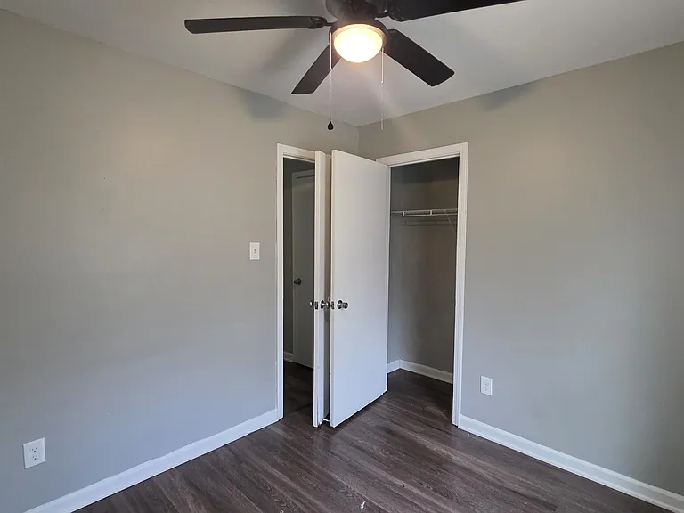 2504 Redvers Ave — Photo 17