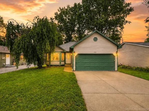 474 Maple St, Algonac, MI 48001