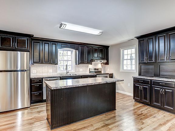 Kitchen of 6371 Broad Street in The Plains, VA