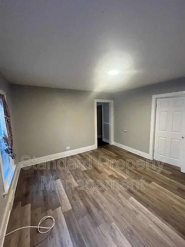 2 bed, 1.0 bath, $1,100 — Photo 2