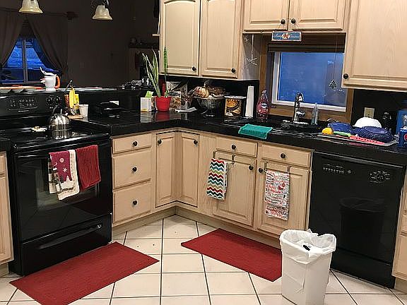 Kitchen (open concept)