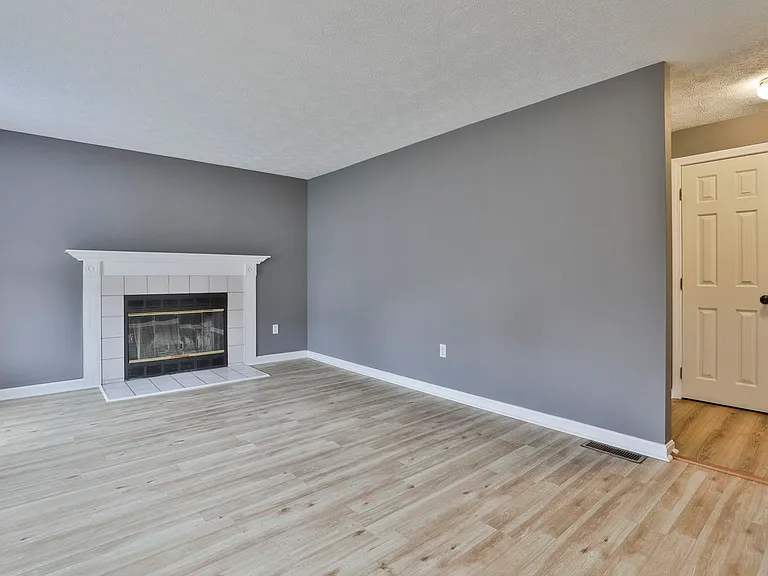 54 Vandora Dr — Photo 11