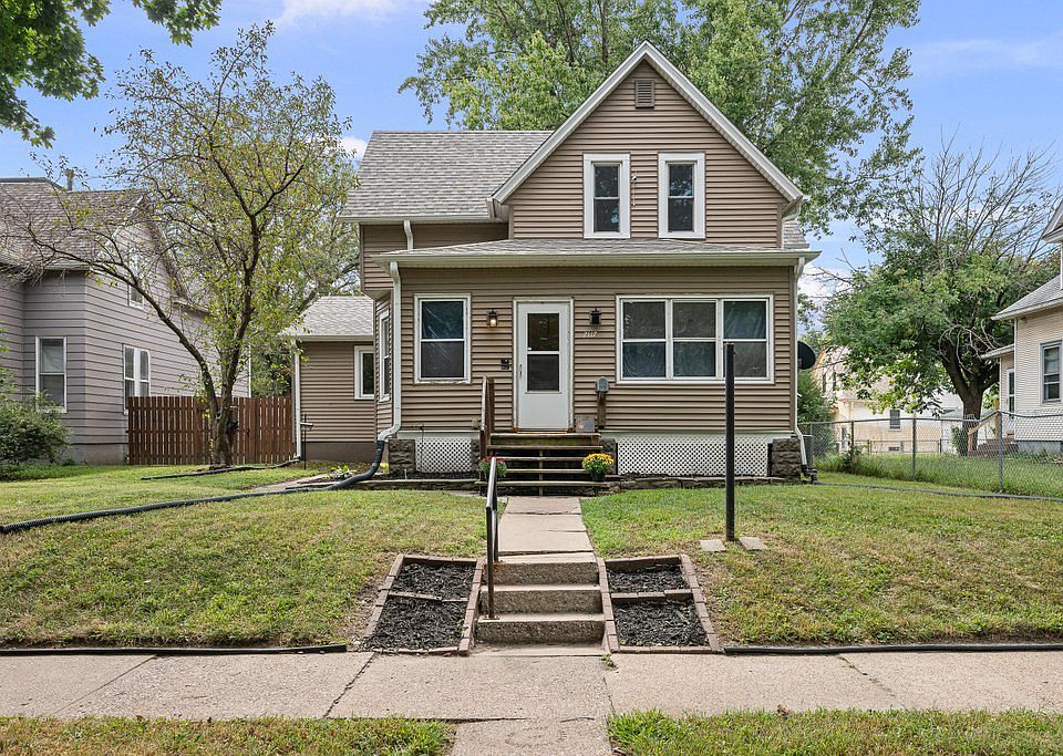 1st image of 2117 Claussen St