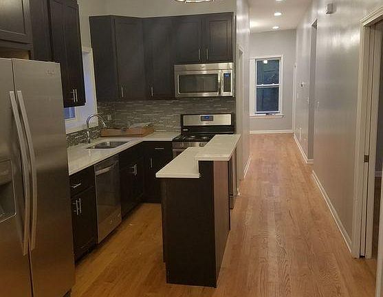 4th image of 1742 W Superior St #2