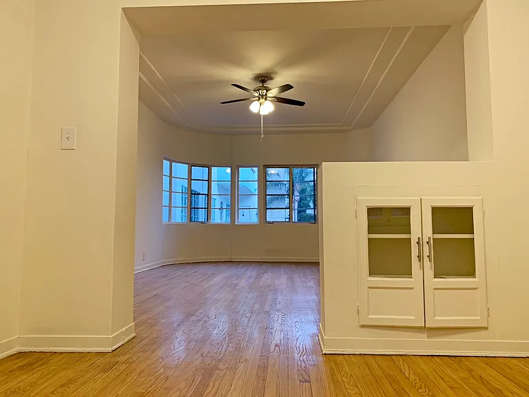 909 S Serrano Ave — Photo 10