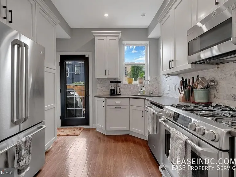 1241 I St NE — Photo 11
