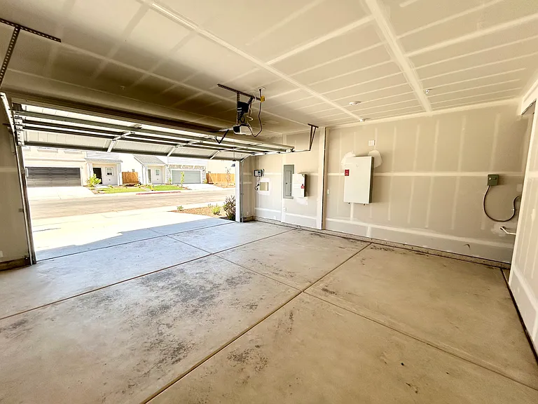 4480 Bellaire Ave — Photo 25