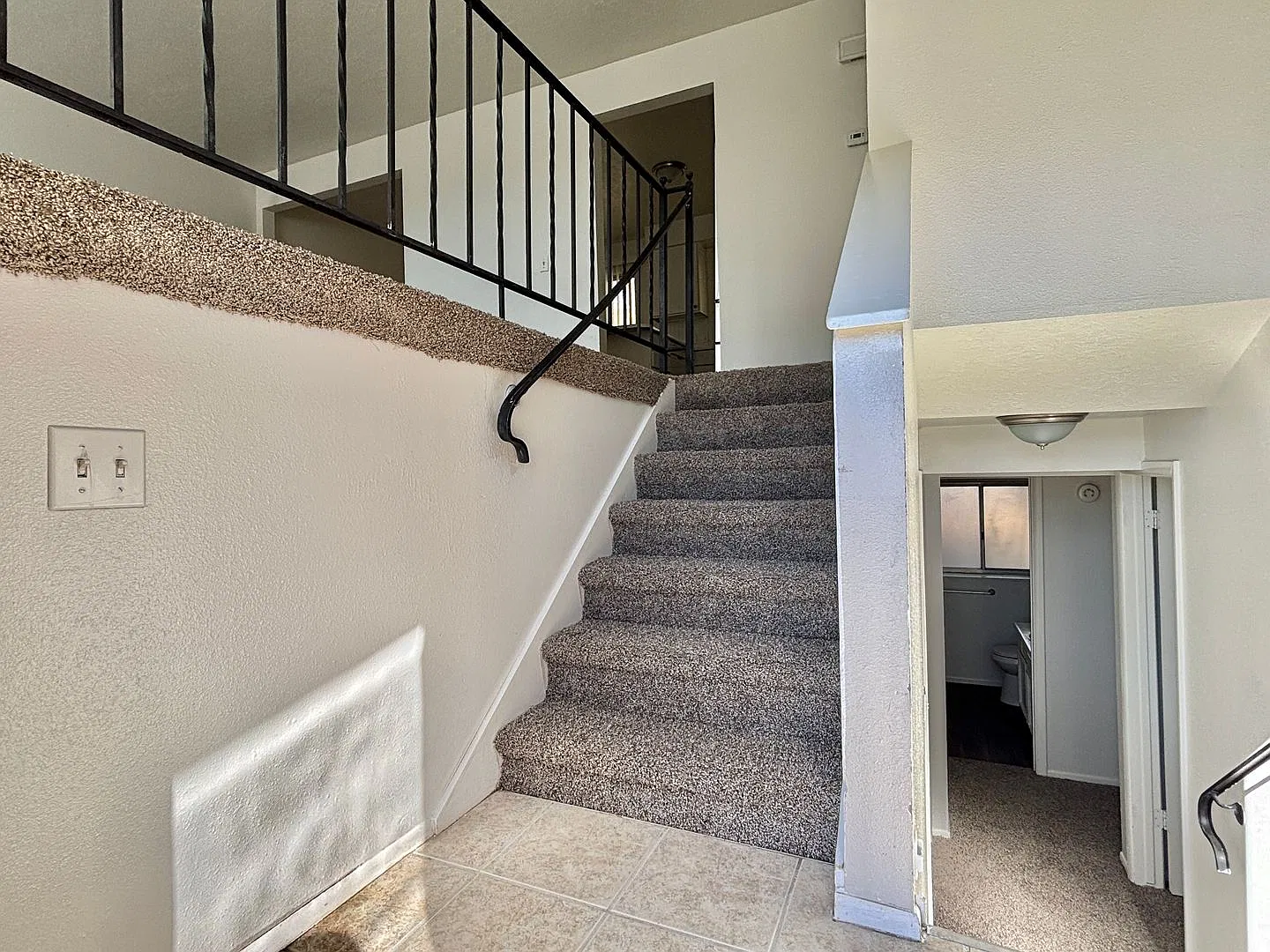 Free Rent & No Additional Monthly Fees! — Photo 2