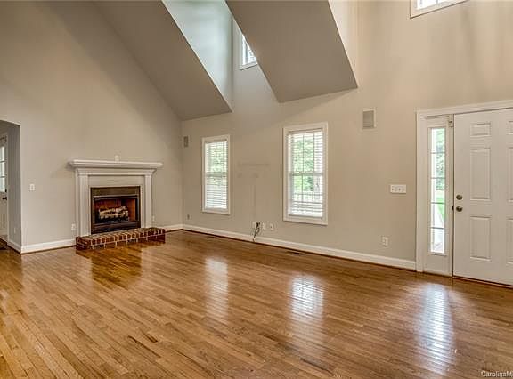 4th image of 4017 Cherrybrook Dr