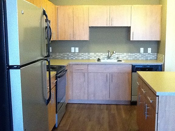 5th image of 975 NE Discovery Dr Unit 406