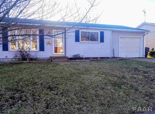 6319 N Randwick Rd, Peoria, IL 61615