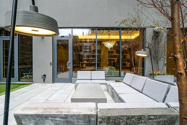 Rented by Bond New York | media 341