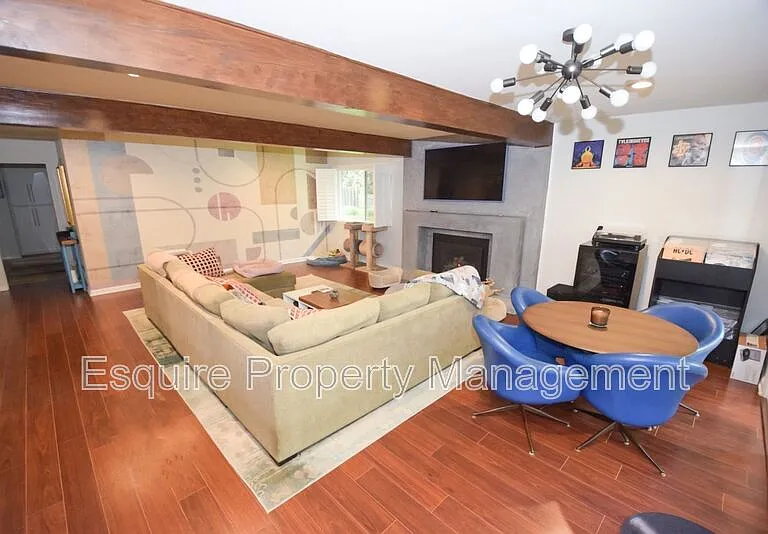 4355 Whittier Ct — Photo 4