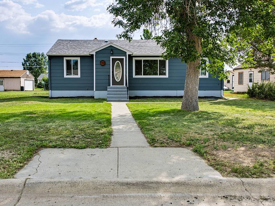 1st image of 107 10th Ave NW