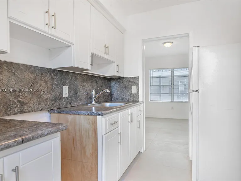 974 Biarritz Dr #11 — Photo 6